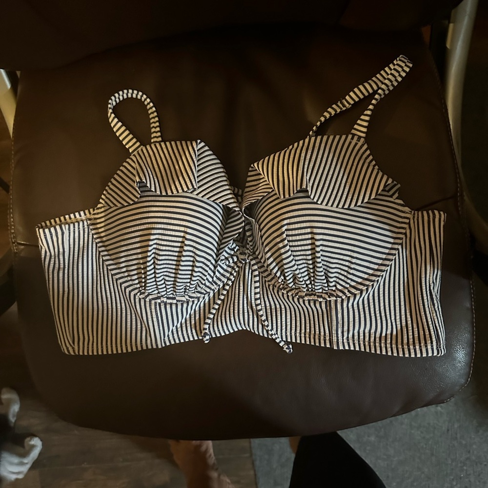 Plus size bikini top